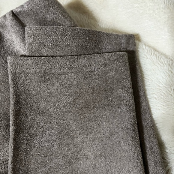 Two pairs of vegan suede Daria Leggings - Picture 5 of 6